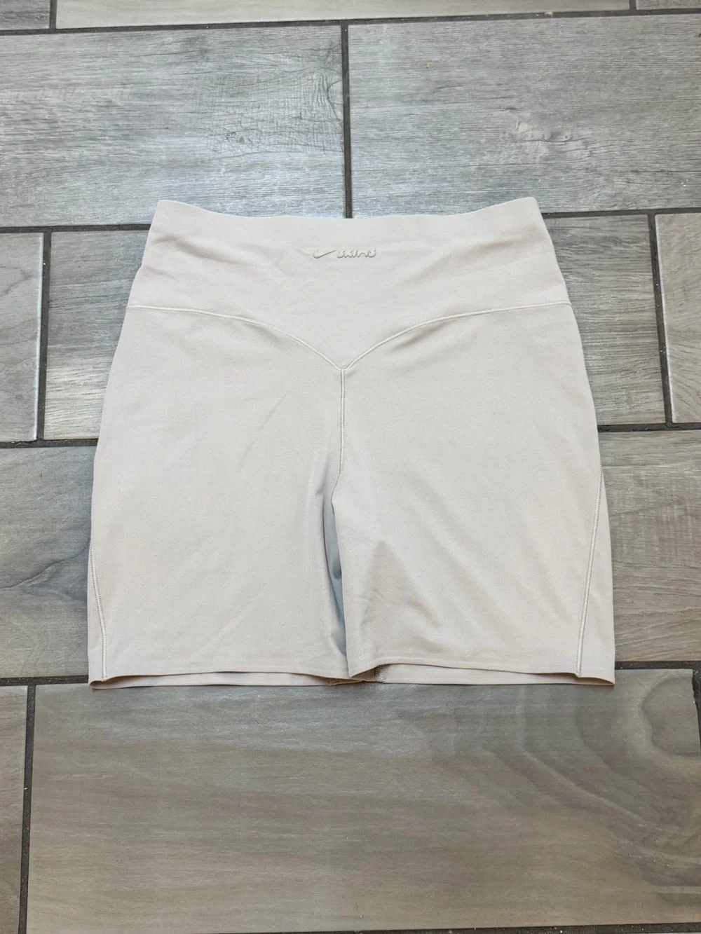 NikeSKIMS Dri-FIT Training Biker Shorts Women’s Medium Light Beige